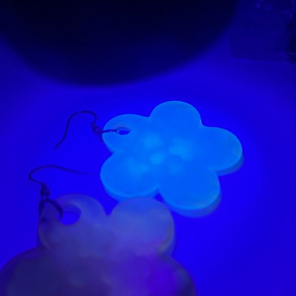 VINTAGE LUCITE FLOWER POWER EARRINGS YELLOW POP ART 60S 80S GROOVY STATEMENT - Picture 13 of 13